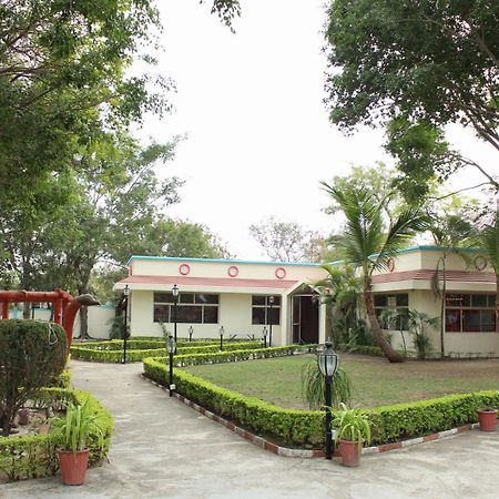 Fun And Food Resort & Holidays Harsola 外观 照片