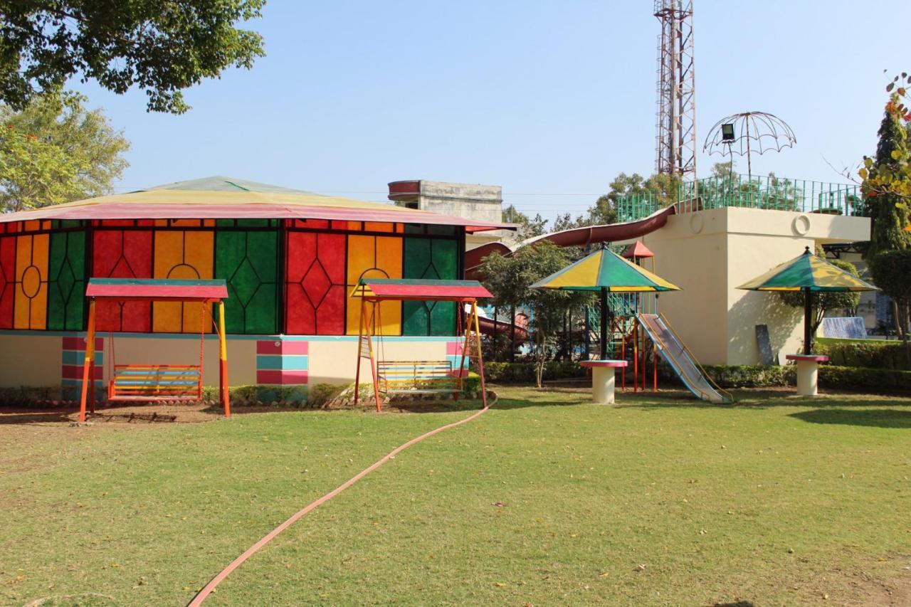 Fun And Food Resort & Holidays Harsola 外观 照片