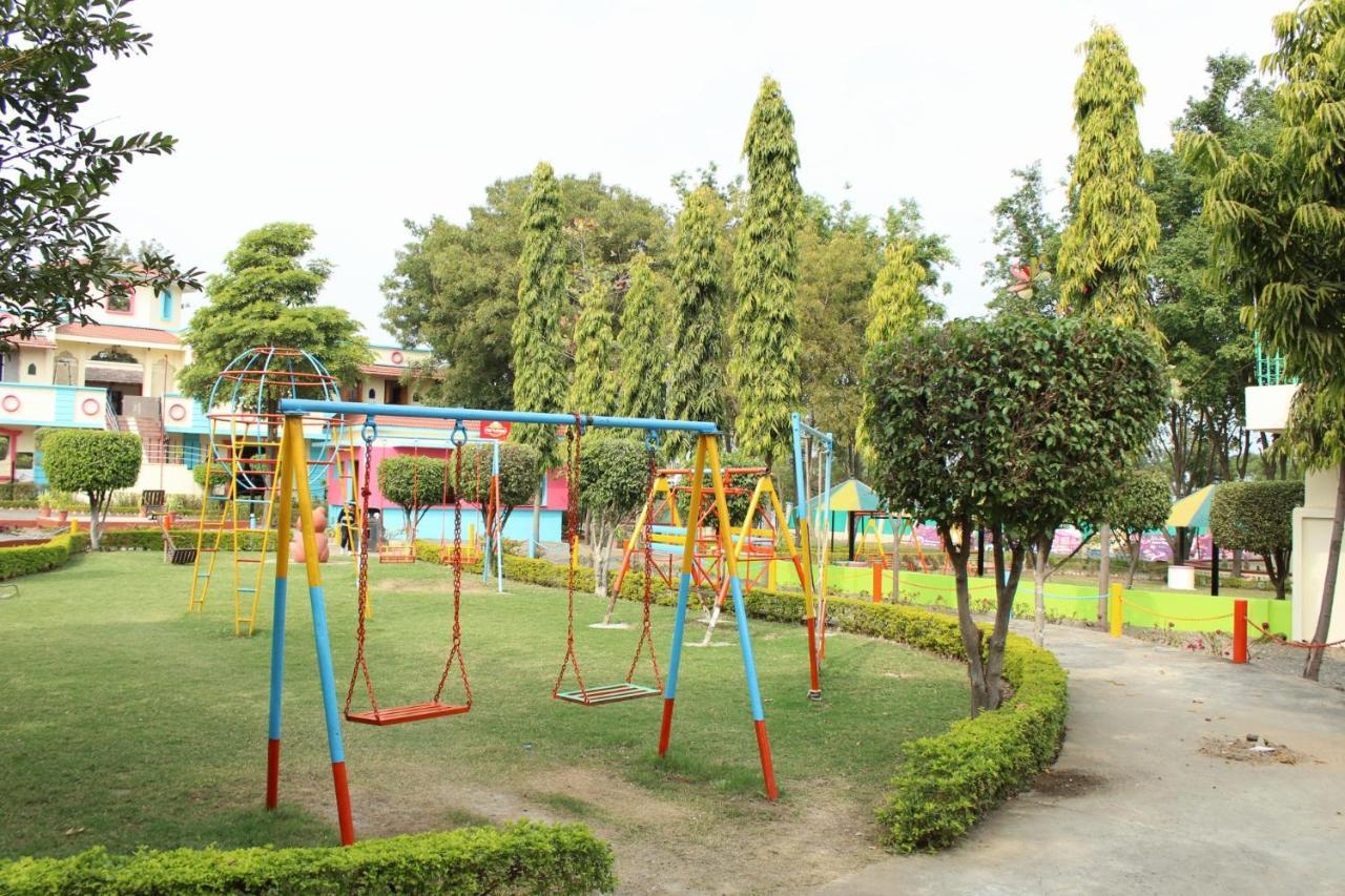 Fun And Food Resort & Holidays Harsola 外观 照片
