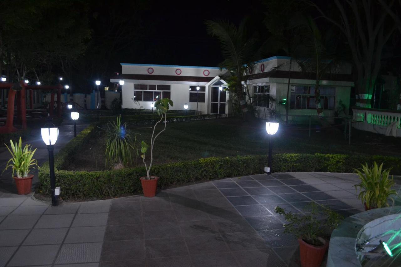 Fun And Food Resort & Holidays Harsola 外观 照片